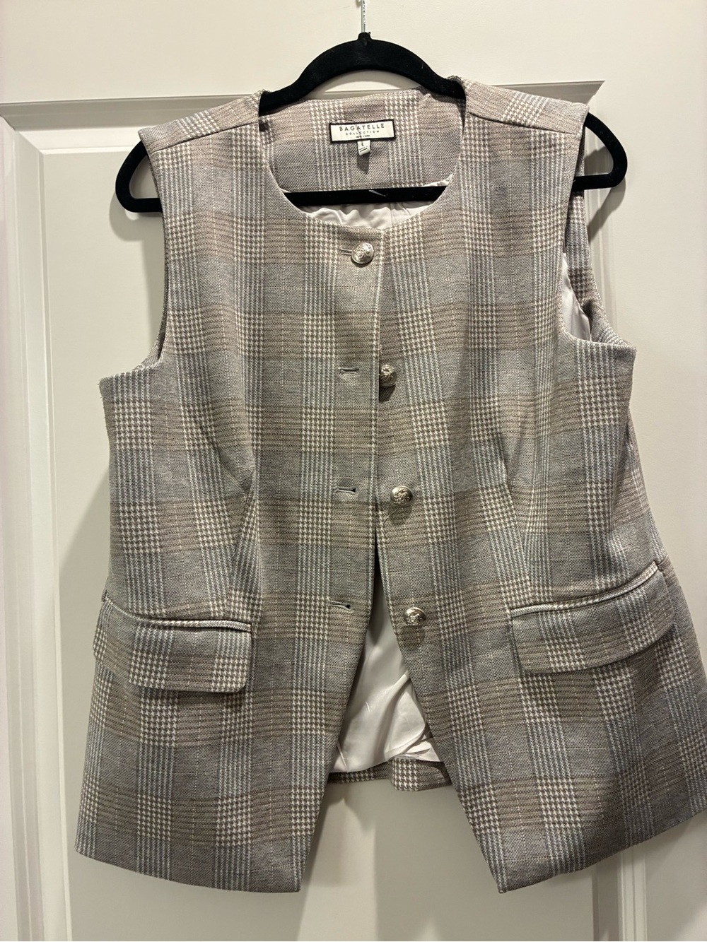 bagatelle Plaid Sleeveless Vest in Light Gray and Beige